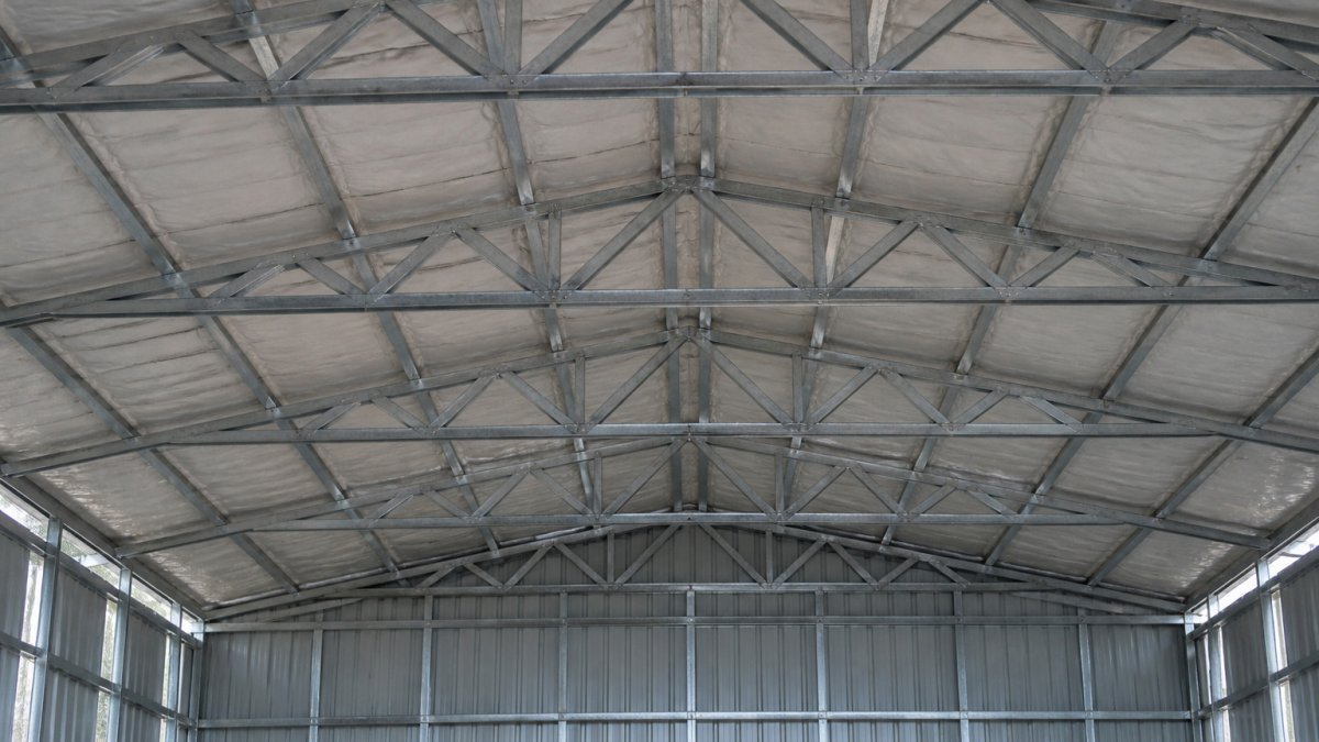 Diagram of a steel building heavy snow load-bearing truss system with reinforced metal roof framing.
